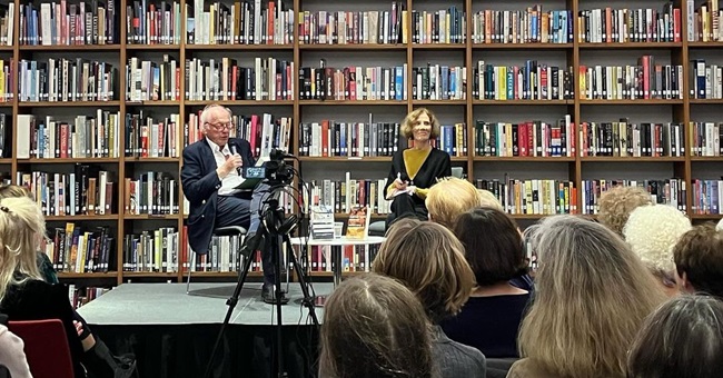 Odile Hellier interviewed by Alan Riding at the American Library in Paris about her book.